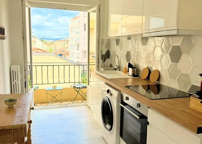 Apartment Avec Balcon, Pres De La Et Promenade Des *